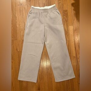 Women’s wide leg sweatpants 🥥